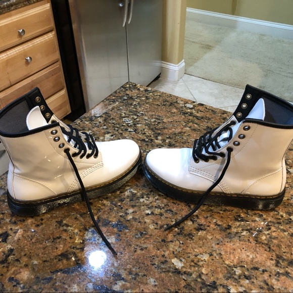 Doc Martens - Picture 3 of 4